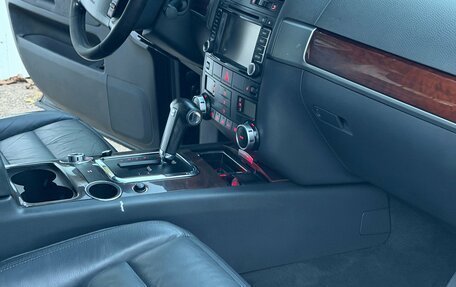 Volkswagen Touareg III, 2006 год, 799 999 рублей, 16 фотография