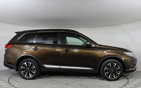 Mitsubishi Outlander III рестайлинг 3, 2021 год, 2 787 000 рублей, 4 фотография