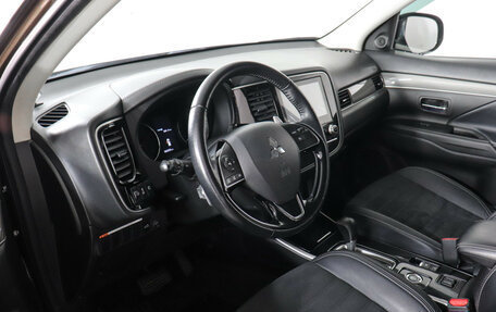Mitsubishi Outlander III рестайлинг 3, 2021 год, 2 787 000 рублей, 9 фотография