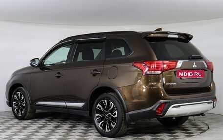 Mitsubishi Outlander III рестайлинг 3, 2021 год, 2 787 000 рублей, 7 фотография