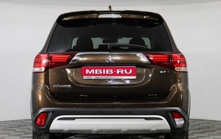 Mitsubishi Outlander III рестайлинг 3, 2021 год, 2 787 000 рублей, 6 фотография