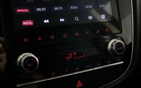 Mitsubishi Outlander III рестайлинг 3, 2021 год, 2 787 000 рублей, 14 фотография