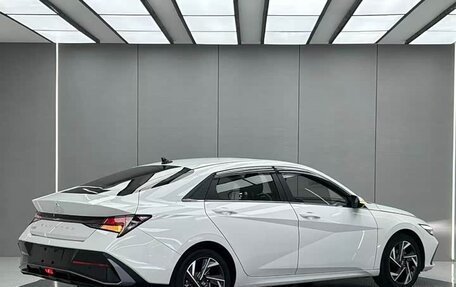 Hyundai Elantra, 2023 год, 1 730 000 рублей, 8 фотография