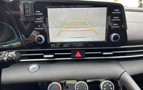 Hyundai Elantra, 2023 год, 1 730 000 рублей, 12 фотография