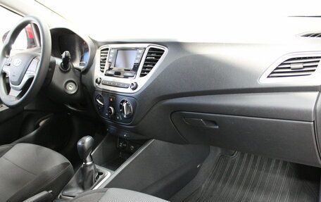 Hyundai Solaris II рестайлинг, 2019 год, 1 298 000 рублей, 11 фотография