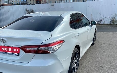 Toyota Camry, 2022 год, 3 450 000 рублей, 4 фотография