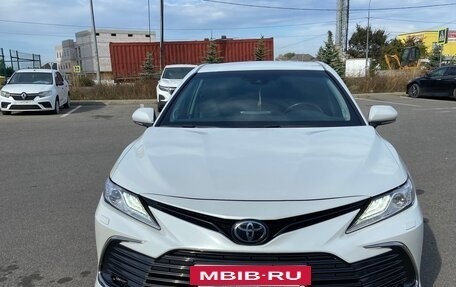 Toyota Camry, 2022 год, 3 450 000 рублей, 2 фотография