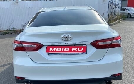 Toyota Camry, 2022 год, 3 450 000 рублей, 5 фотография