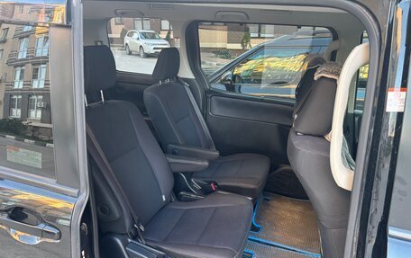 Toyota Voxy III, 2015 год, 1 400 000 рублей, 8 фотография