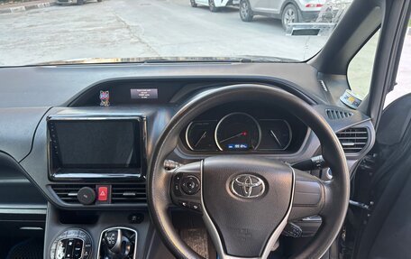 Toyota Voxy III, 2015 год, 1 400 000 рублей, 9 фотография