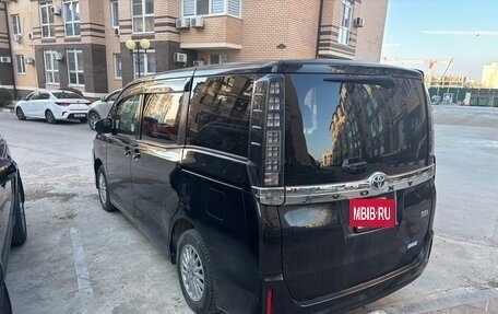 Toyota Voxy III, 2015 год, 1 400 000 рублей, 5 фотография