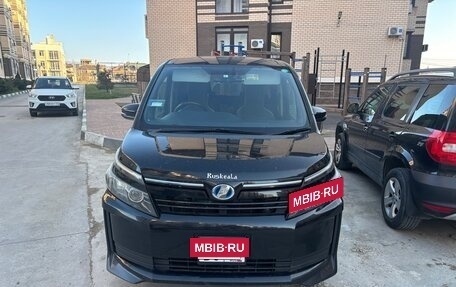Toyota Voxy III, 2015 год, 1 400 000 рублей, 2 фотография