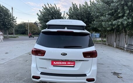 KIA Carnival III, 2018 год, 2 800 000 рублей, 4 фотография