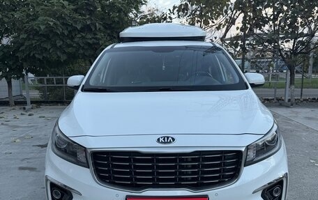 KIA Carnival III, 2018 год, 2 800 000 рублей, 1 фотография