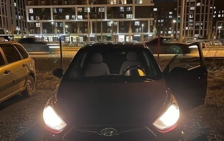 Hyundai Solaris II рестайлинг, 2013 год, 1 100 000 рублей, 4 фотография
