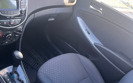 Hyundai Solaris II рестайлинг, 2013 год, 1 100 000 рублей, 12 фотография
