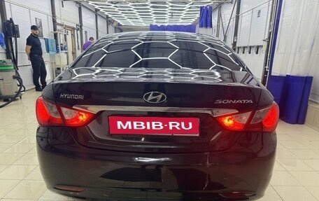 Hyundai Sonata VI, 2011 год, 850 000 рублей, 3 фотография