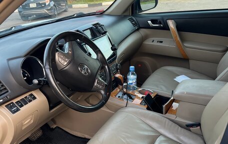Toyota Highlander III, 2008 год, 1 580 000 рублей, 10 фотография