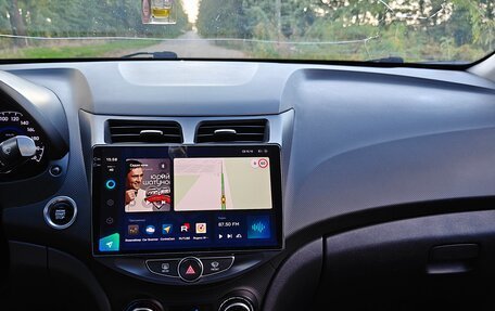 Hyundai Solaris II рестайлинг, 2015 год, 990 000 рублей, 11 фотография