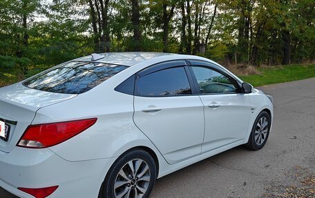 Hyundai Solaris II рестайлинг, 2015 год, 990 000 рублей, 5 фотография