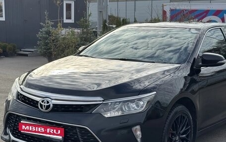 Toyota Camry, 2017 год, 2 000 000 рублей, 4 фотография