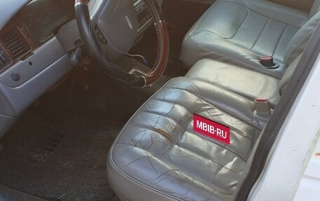 Lincoln Town Car III рестайлинг, 1998 год, 285 000 рублей, 2 фотография