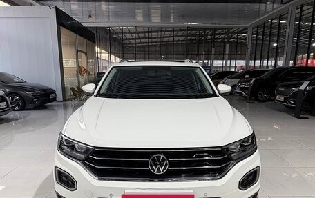 Volkswagen T-Roc I, 2022 год, 2 069 000 рублей, 2 фотография