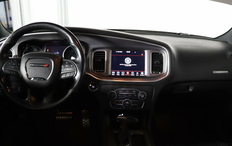 Dodge Charger, 2019 год, 2 399 990 рублей, 13 фотография