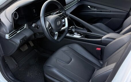 Hyundai Elantra, 2023 год, 2 155 000 рублей, 17 фотография