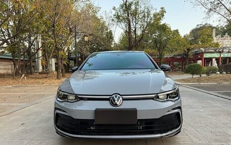 Volkswagen Golf VIII, 2023 год, 1 740 001 рублей, 2 фотография