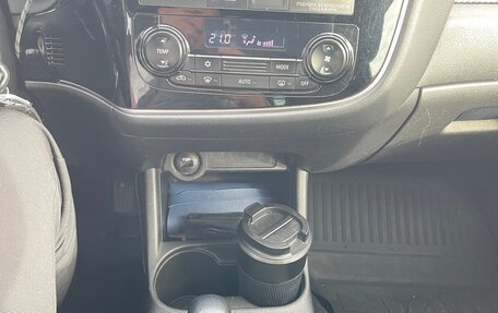 Mitsubishi Outlander III рестайлинг 3, 2013 год, 1 190 000 рублей, 9 фотография