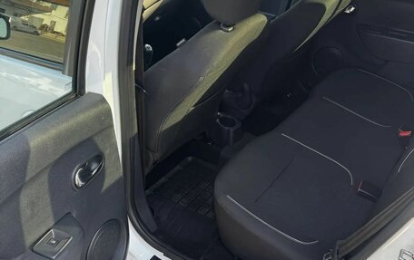 Renault Logan II, 2019 год, 900 000 рублей, 11 фотография