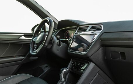 Volkswagen Tiguan II, 2021 год, 3 948 000 рублей, 27 фотография