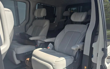 Hyundai Staria, 2025 год, 6 500 000 рублей, 4 фотография