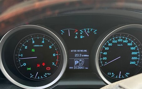 Toyota Land Cruiser 200, 2010 год, 3 300 000 рублей, 9 фотография