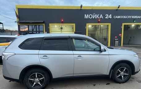 Mitsubishi Outlander III рестайлинг 3, 2014 год, 1 500 000 рублей, 2 фотография