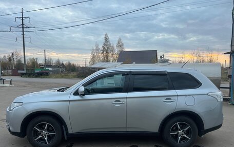 Mitsubishi Outlander III рестайлинг 3, 2014 год, 1 500 000 рублей, 3 фотография