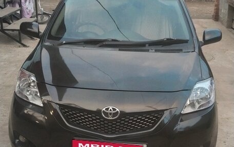 Toyota Belta, 2005 год, 450 000 рублей, 1 фотография