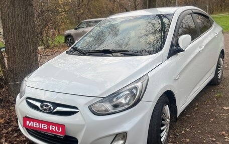 Hyundai Solaris II рестайлинг, 2011 год, 850 000 рублей, 2 фотография