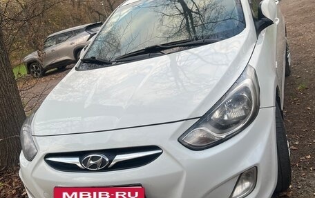 Hyundai Solaris II рестайлинг, 2011 год, 850 000 рублей, 3 фотография