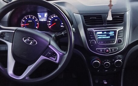 Hyundai Solaris II рестайлинг, 2011 год, 700 000 рублей, 8 фотография