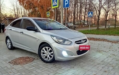 Hyundai Solaris II рестайлинг, 2011 год, 700 000 рублей, 4 фотография