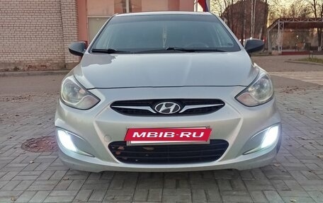 Hyundai Solaris II рестайлинг, 2011 год, 700 000 рублей, 5 фотография