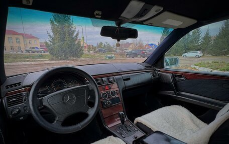 Mercedes-Benz E-Класс, 1996 год, 299 000 рублей, 8 фотография