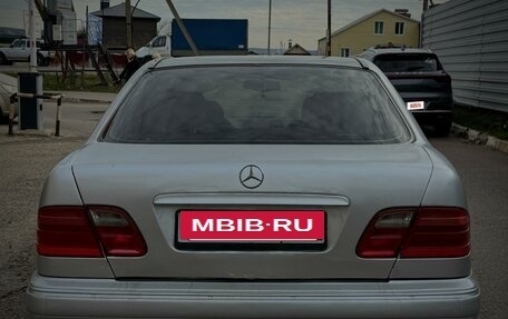 Mercedes-Benz E-Класс, 1996 год, 299 000 рублей, 2 фотография