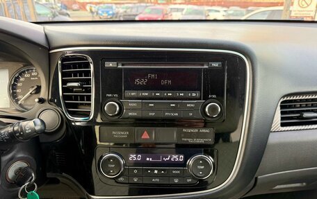 Mitsubishi Outlander III рестайлинг 3, 2014 год, 1 249 000 рублей, 17 фотография