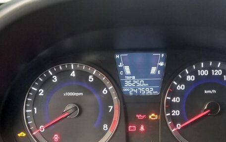 Hyundai Solaris II рестайлинг, 2011 год, 700 000 рублей, 4 фотография