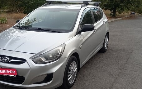 Hyundai Solaris II рестайлинг, 2011 год, 700 000 рублей, 8 фотография