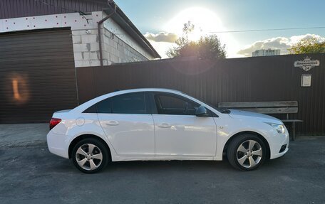 Chevrolet Cruze II, 2010 год, 730 000 рублей, 3 фотография