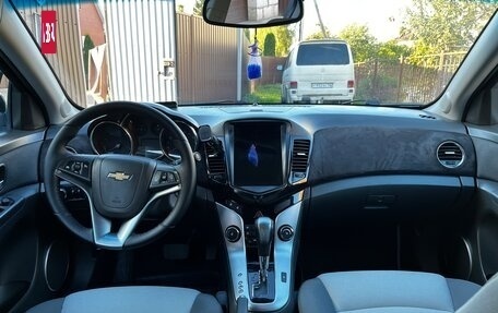 Chevrolet Cruze II, 2010 год, 730 000 рублей, 8 фотография